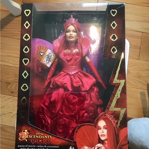 Mattel Descendants Queen of Hearts Doll in Red Gown - Picture 1 of 2
